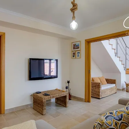 Charming House בית נופש *