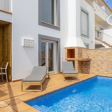 בית נופש Charming House בורגאו