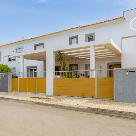 Nyaraló Charming House